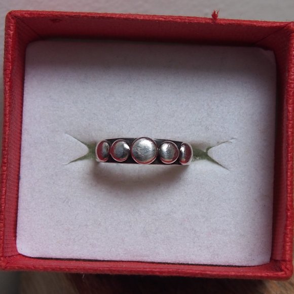 Vintage Jewelry - Fun Circular Vintage Ring